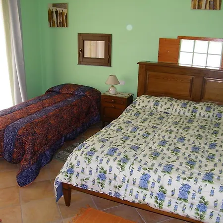 לינה וארוחת בוקר Triolivo 3*